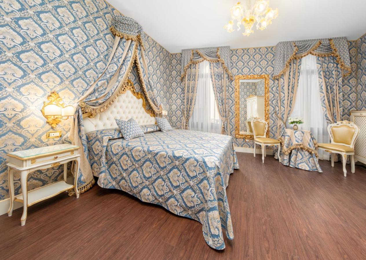 Junior Suite Canal View