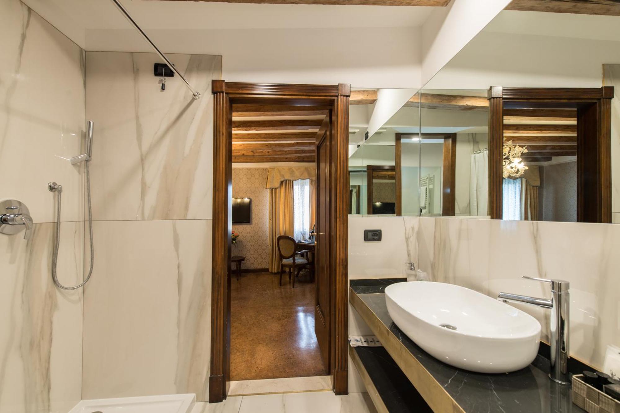 Junior Suite Grand Canal or Rialto Bridge View