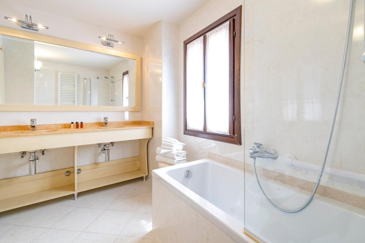 Deluxe Double or Twin Room Canal View