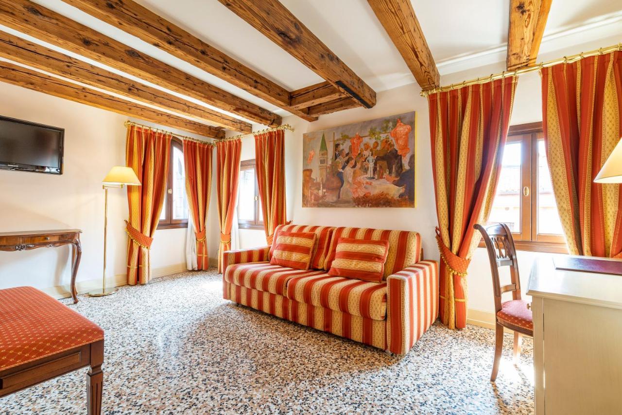 Deluxe Double or Twin Room Canal View