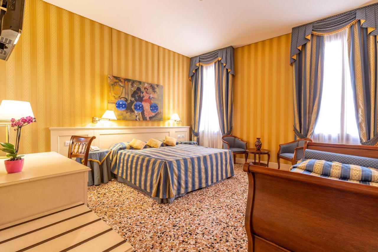 Deluxe Double or Twin Room Canal View