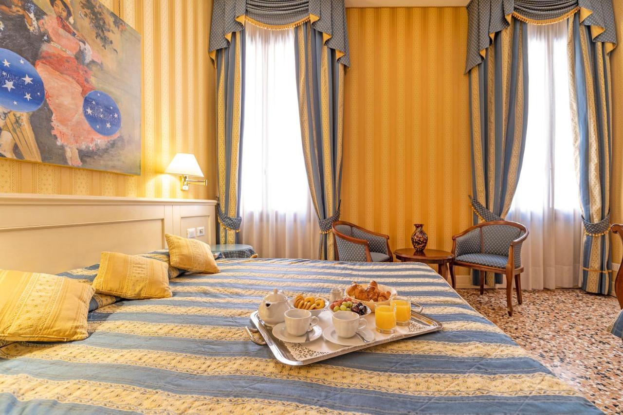 Deluxe Double or Twin Room Canal View
