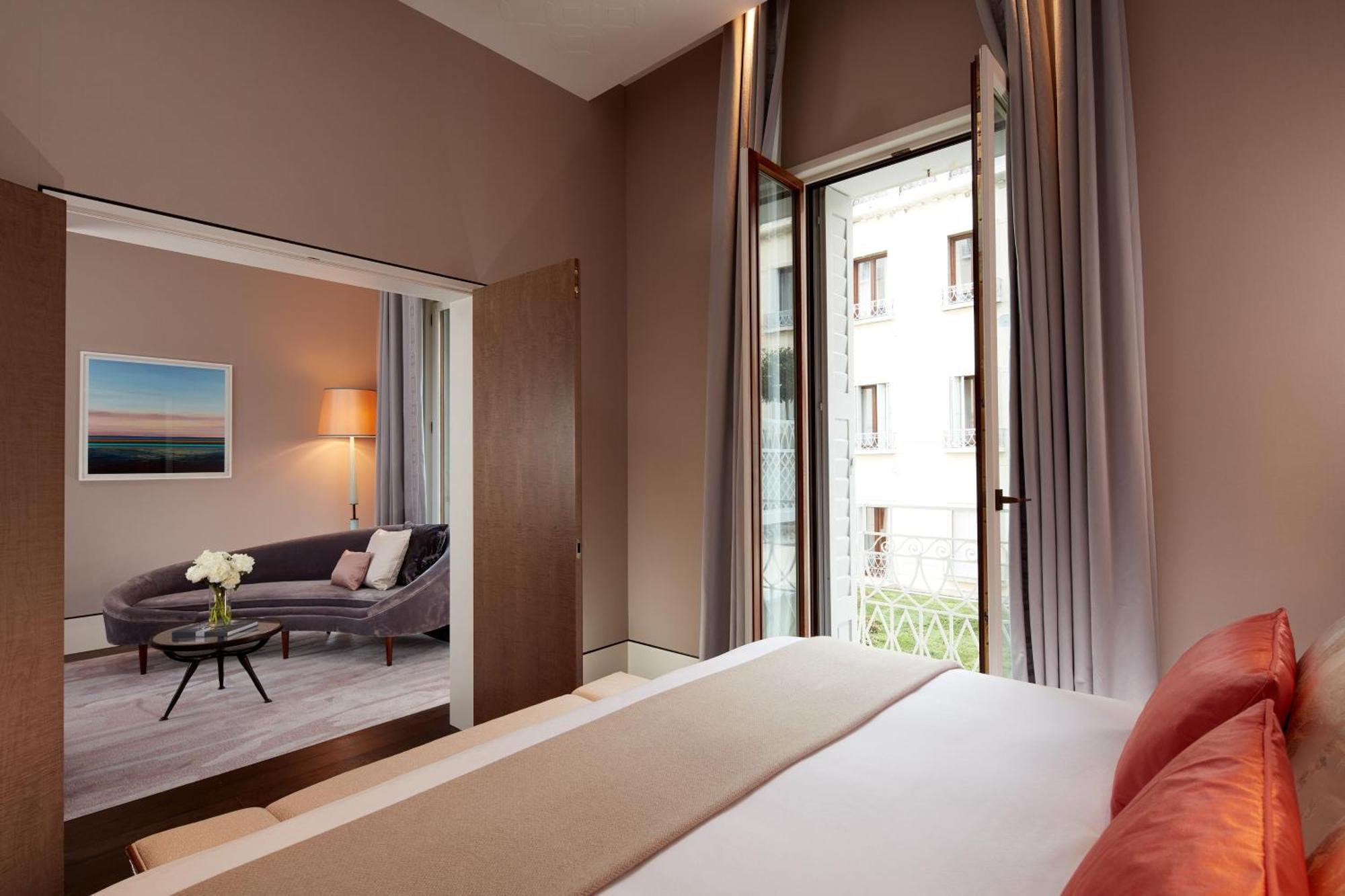 One-Bedroom Venetian King Suite City View