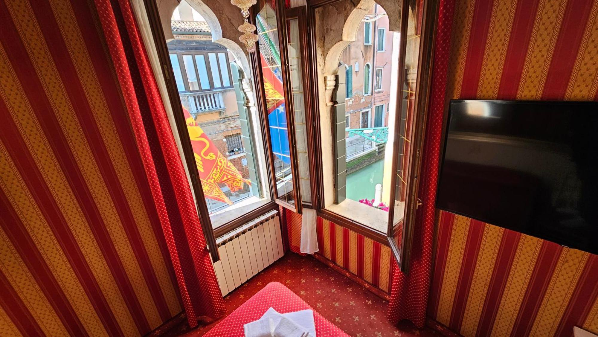 Superior Double or Twin Room Canal View