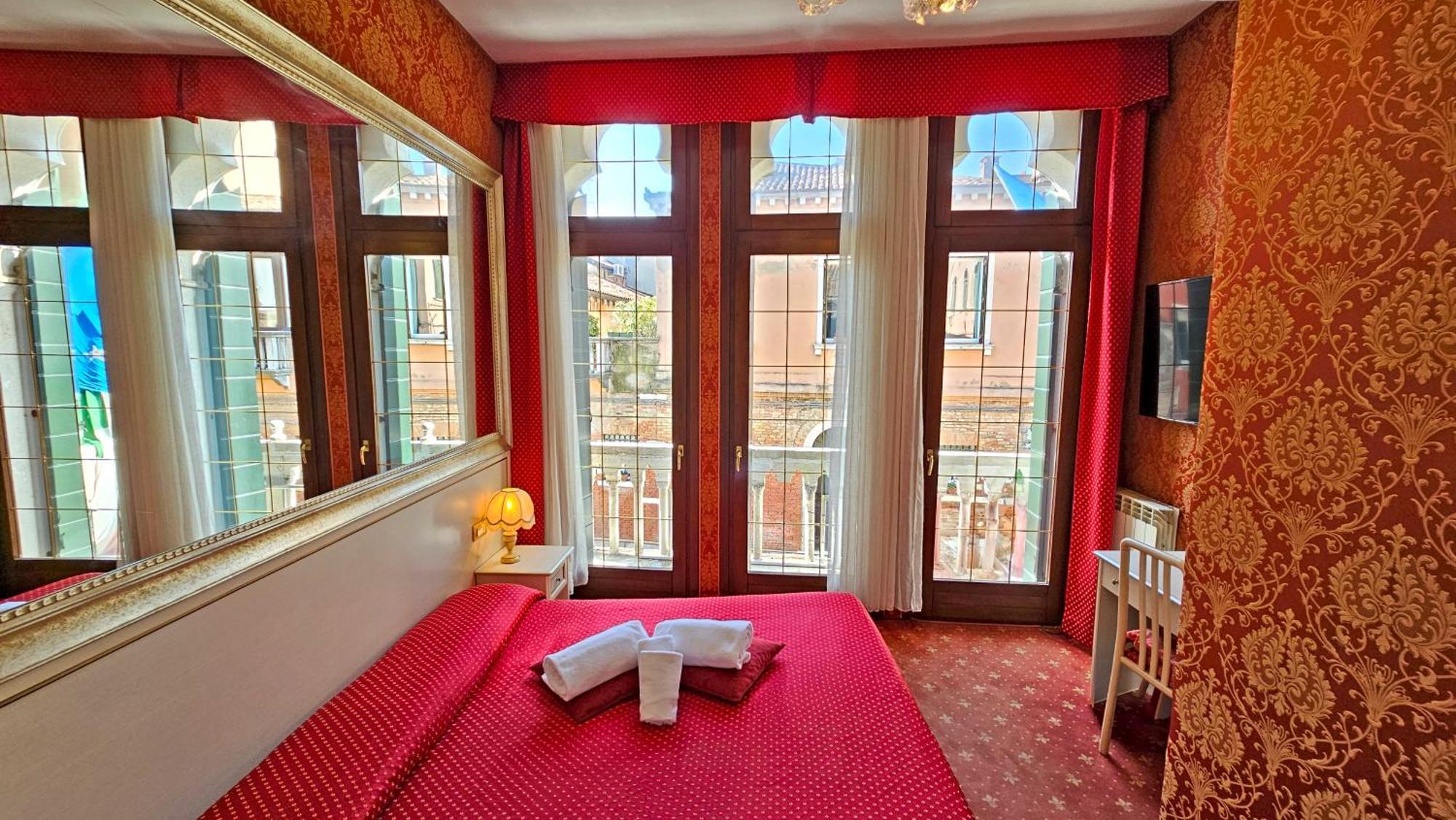 Superior Double or Twin Room Canal View