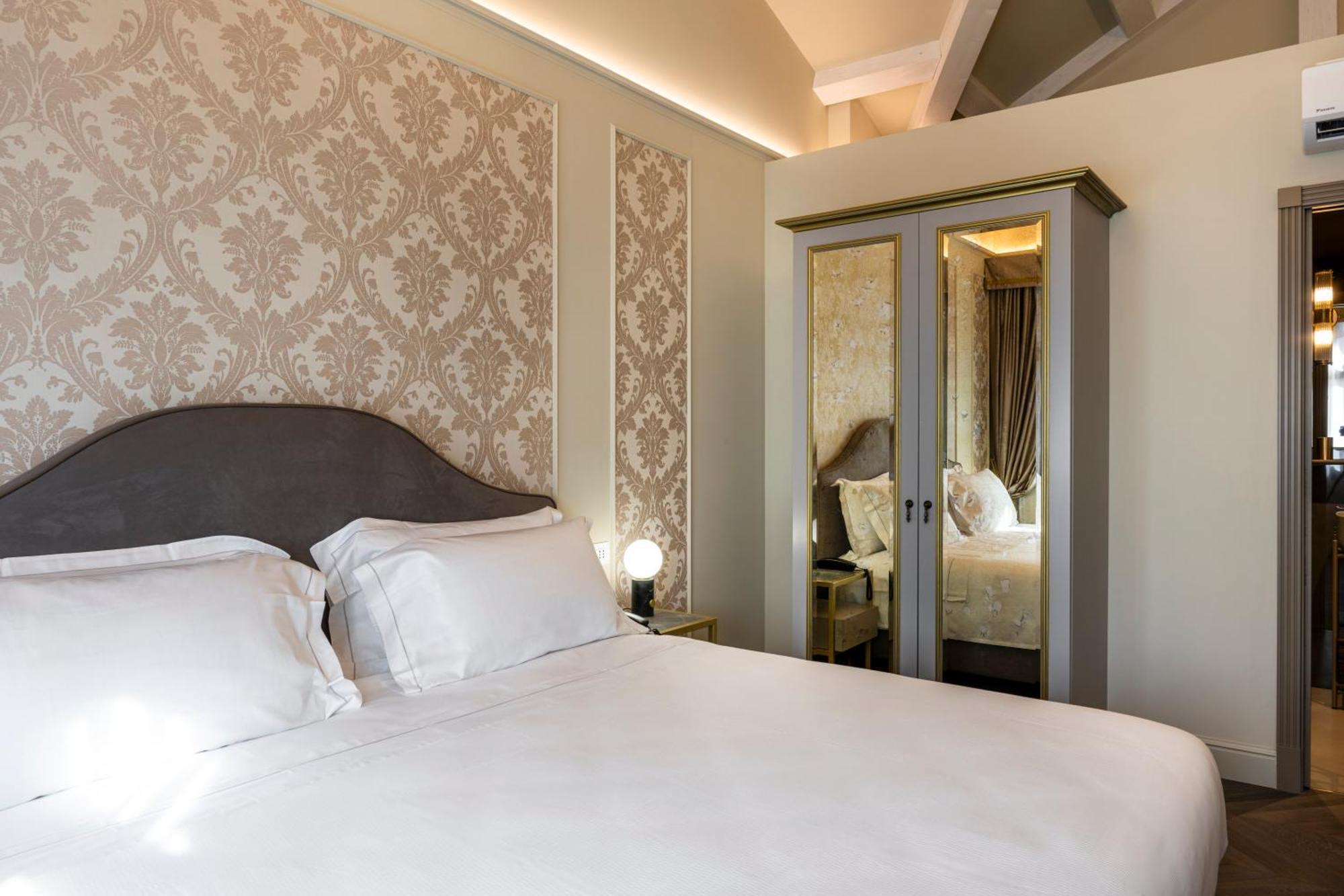 Deluxe Double Room Canal View