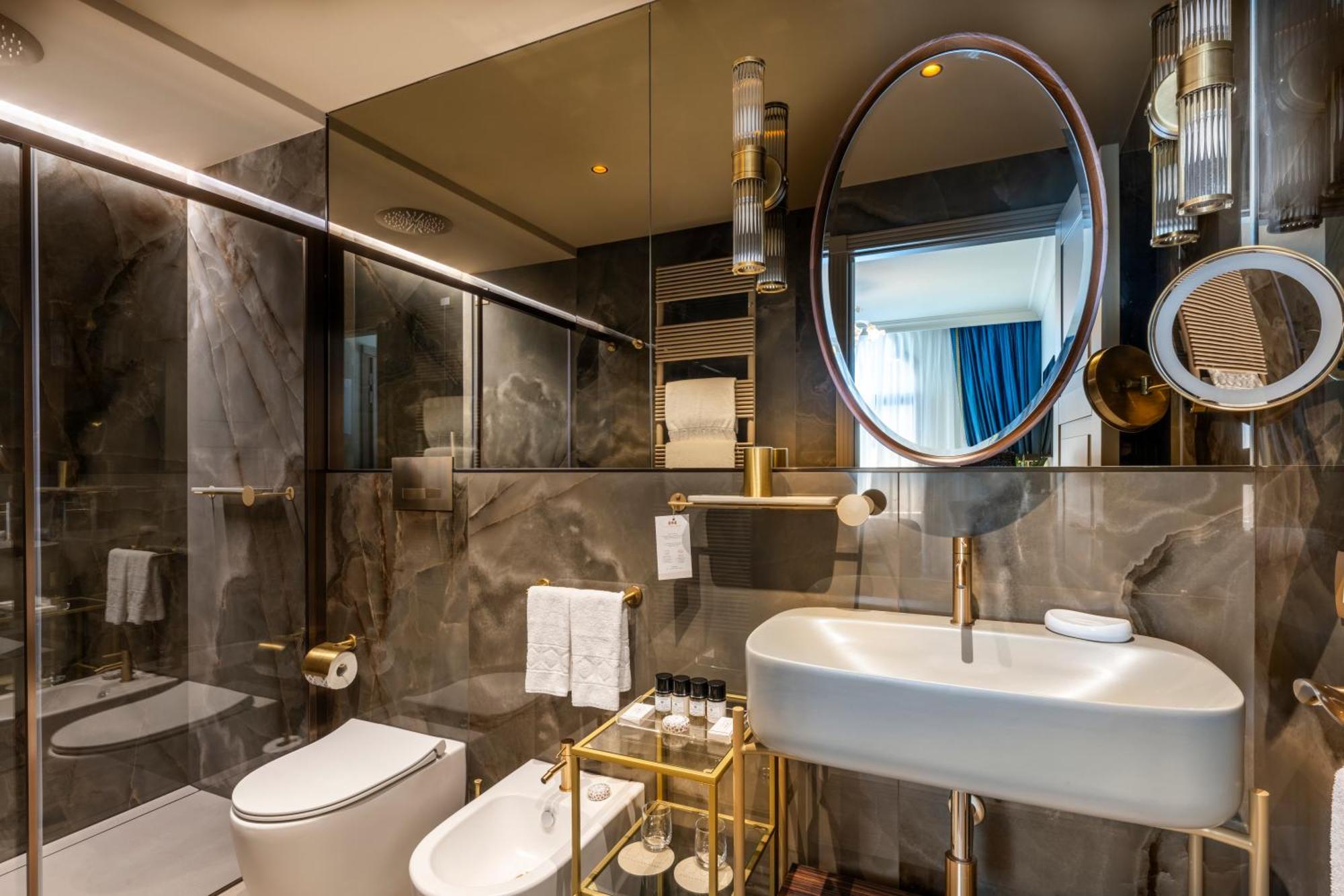 Deluxe Double Room Canal View