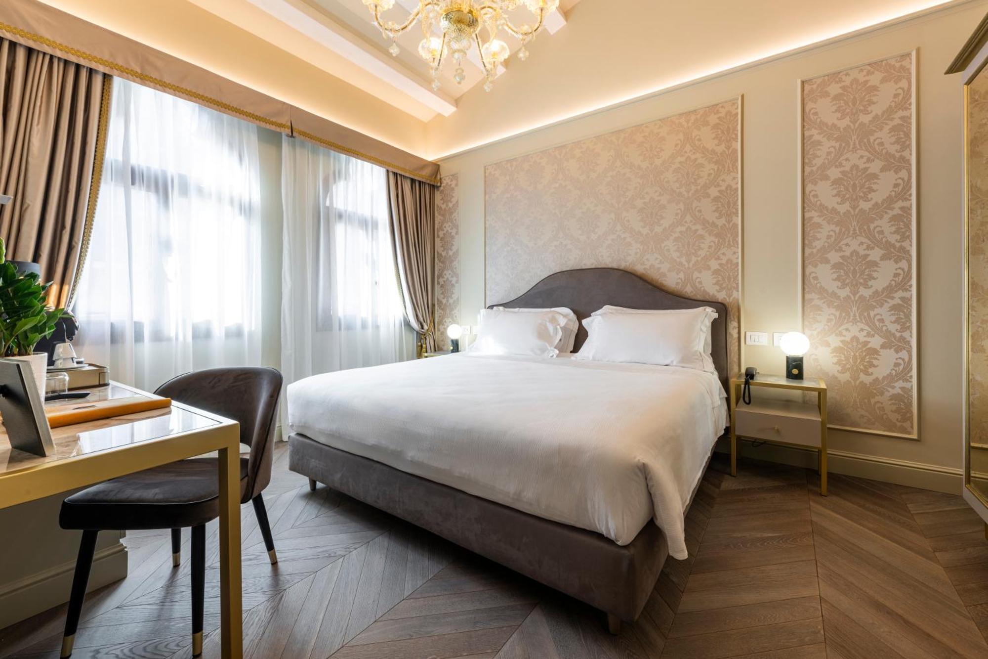 Deluxe Double Room Canal View