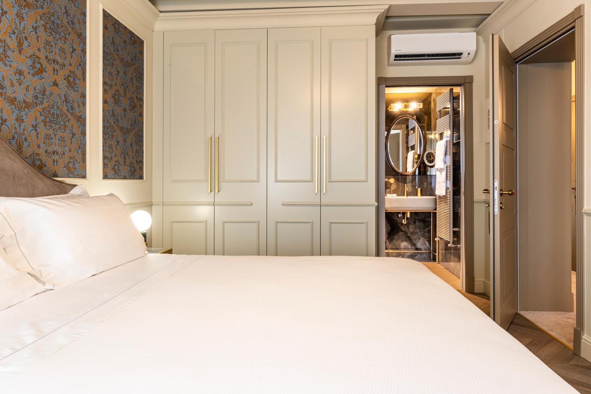 Deluxe Double Room Canal View