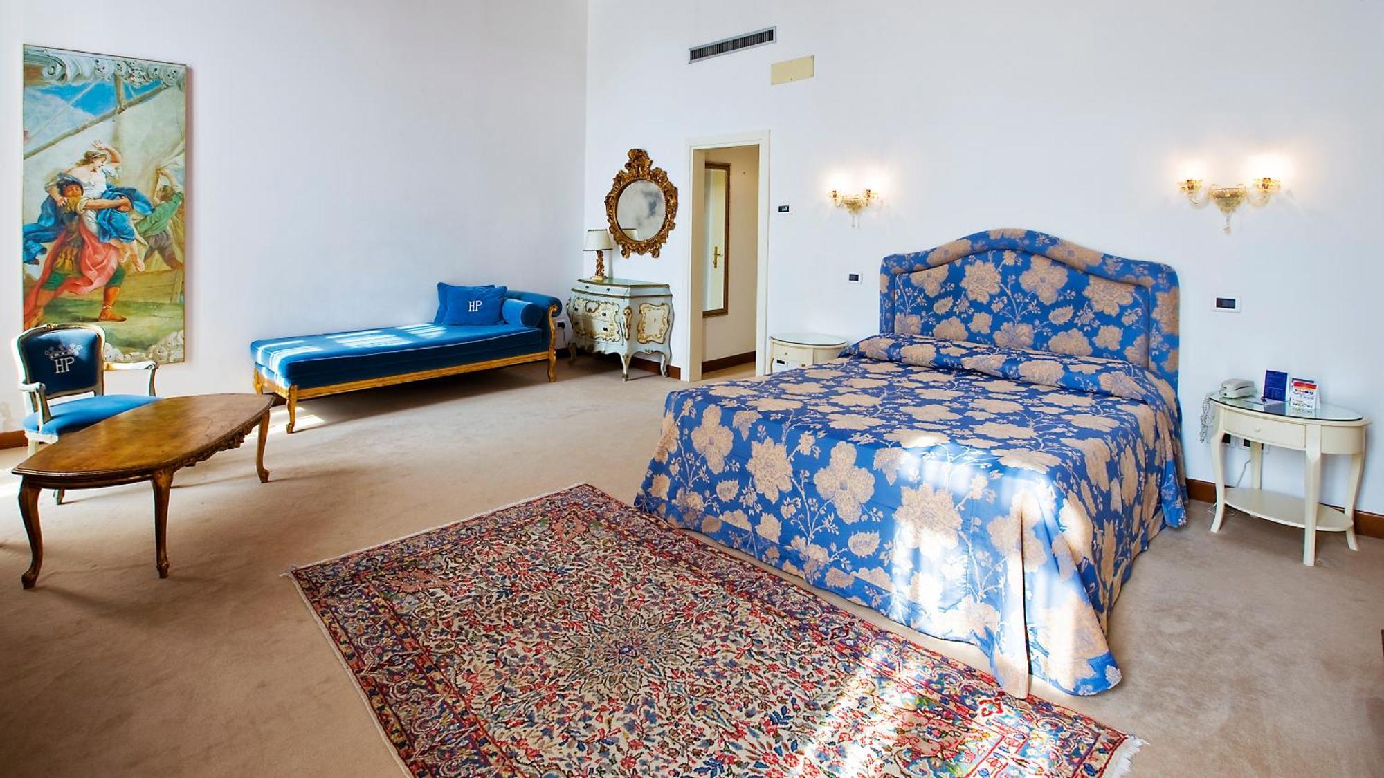 Deluxe Double Room Canal View