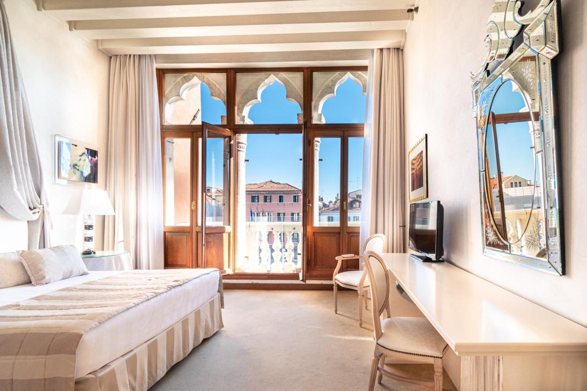 Deluxe Double Room Canal View