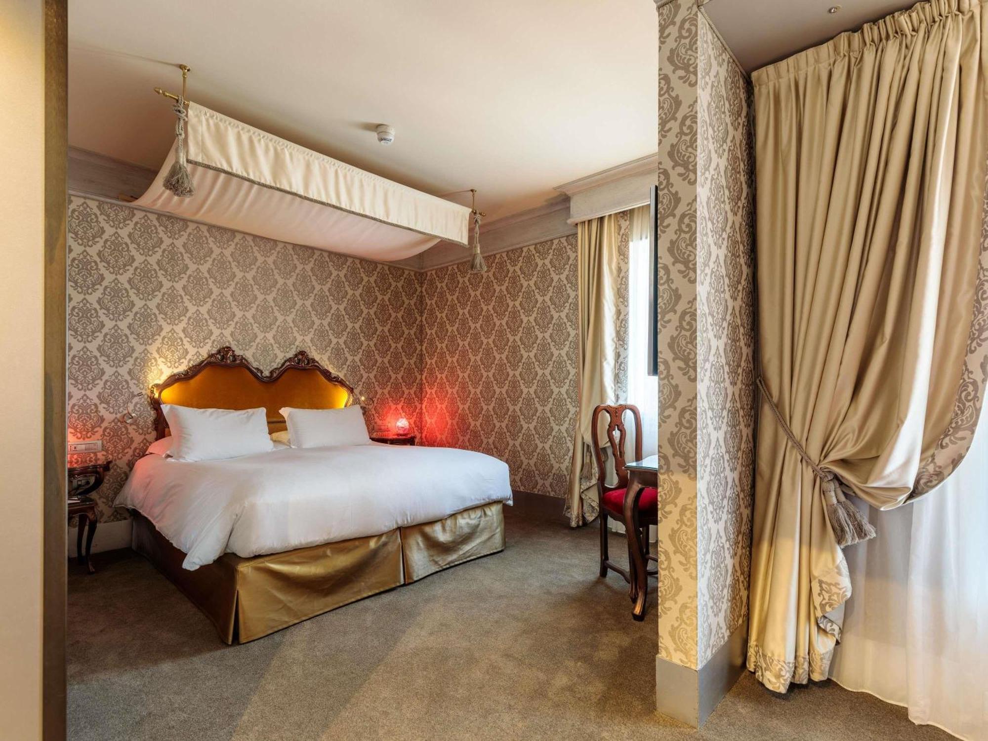 Deluxe Triple Room Canal View