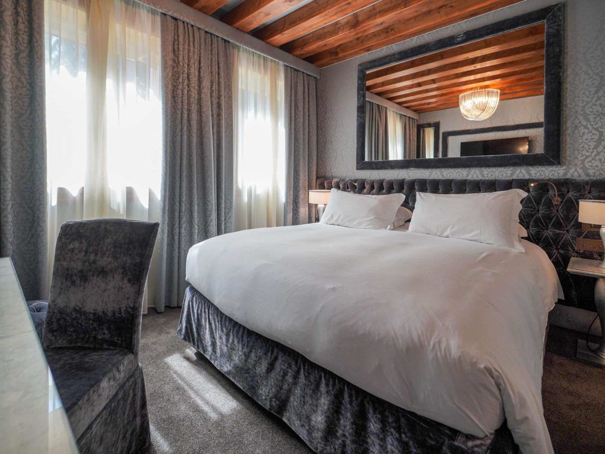 Superior Double or Twin Room Garden or City View