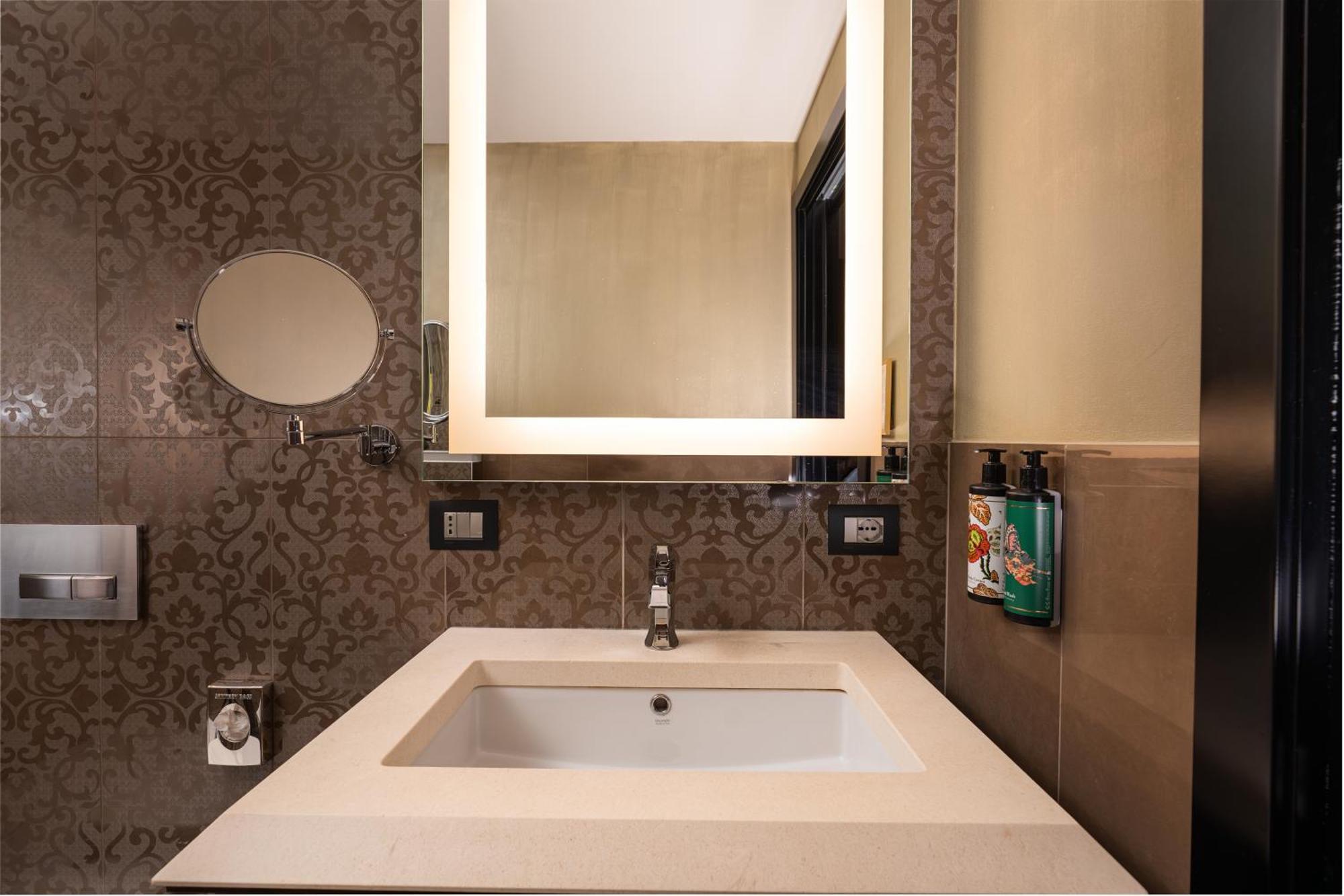 Standard King Room Accessible