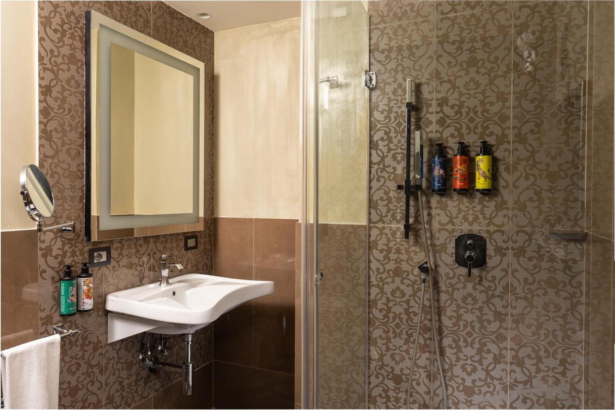 Standard King Room Accessible