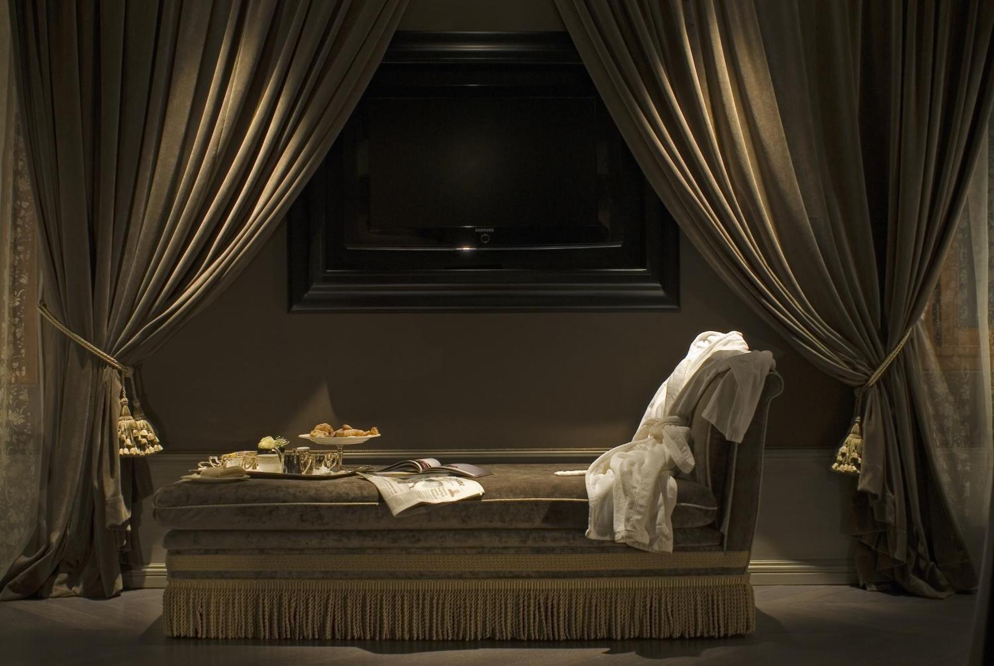 Junior Suite with Canal View