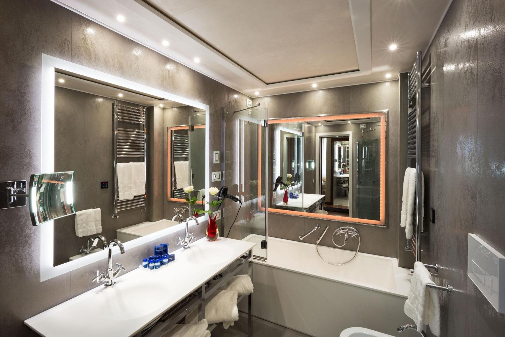 Deluxe Triple Room with City View with Full Breakfast