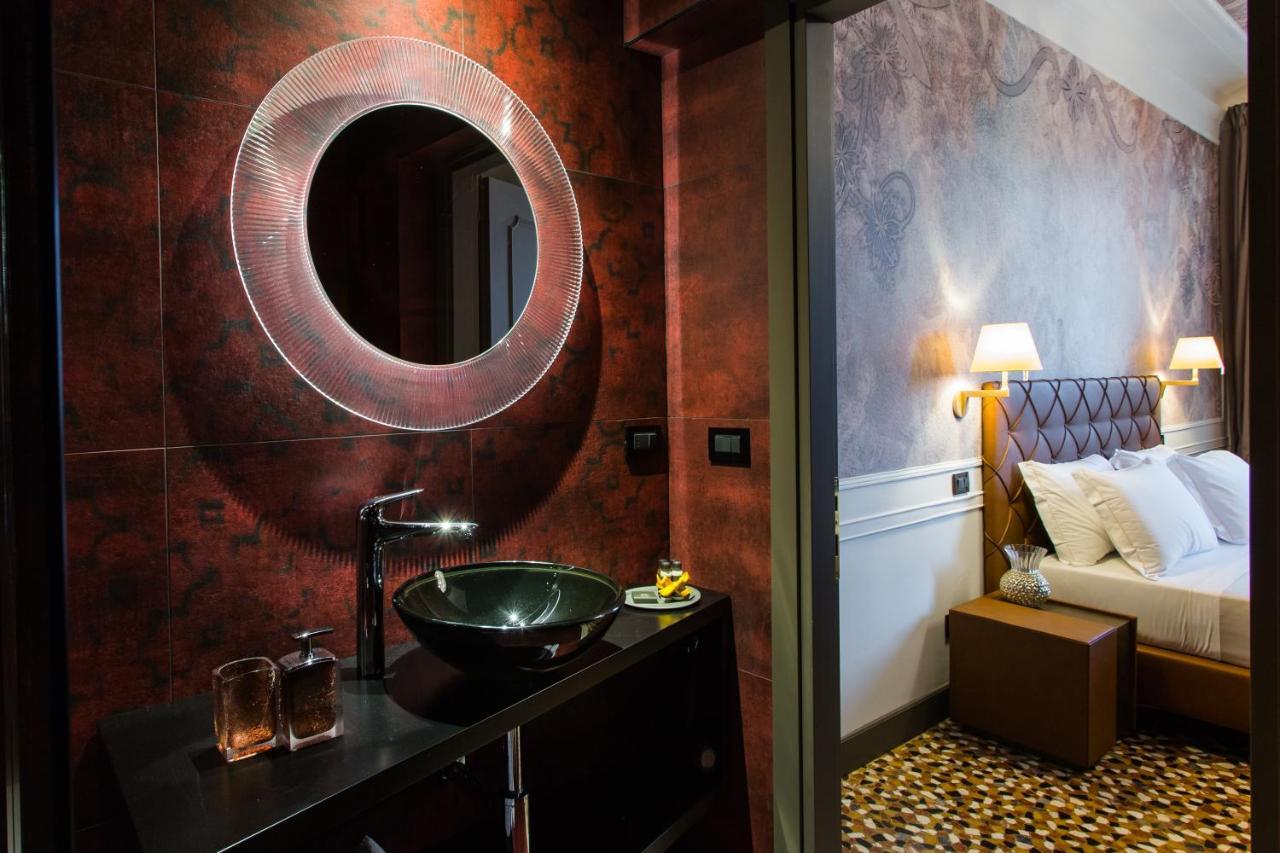 Grand Deluxe Double Room with Canal View